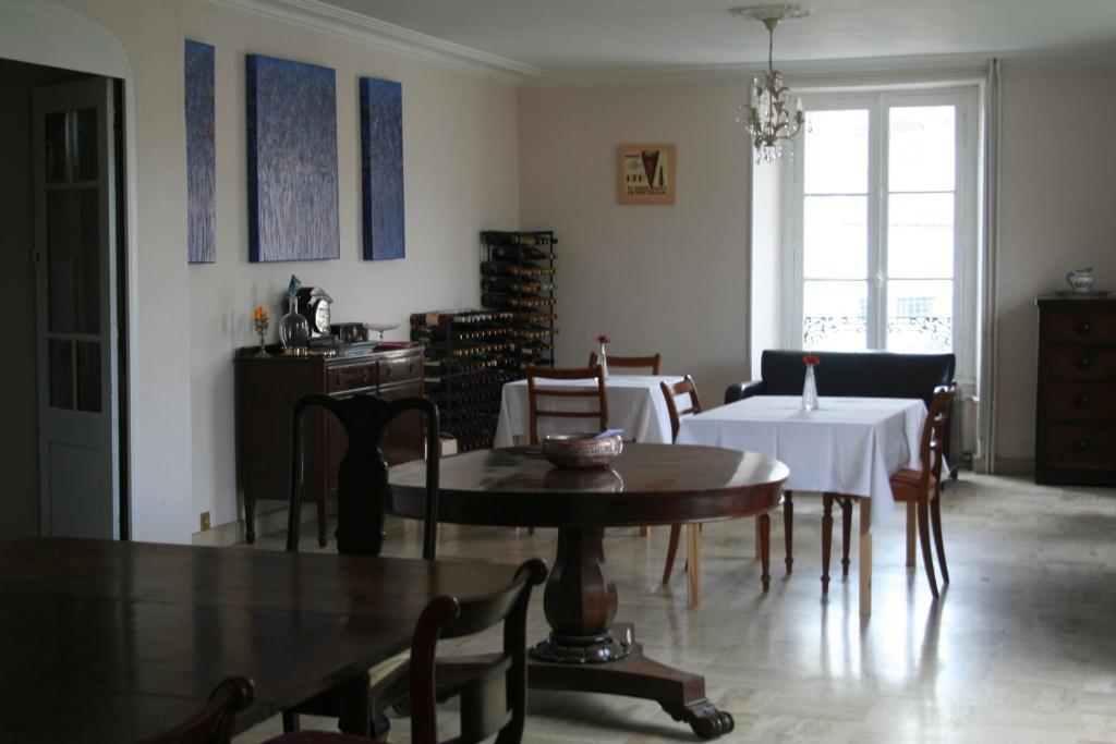 Bed and Breakfast Le Voltaire Airvault Zewnętrze zdjęcie