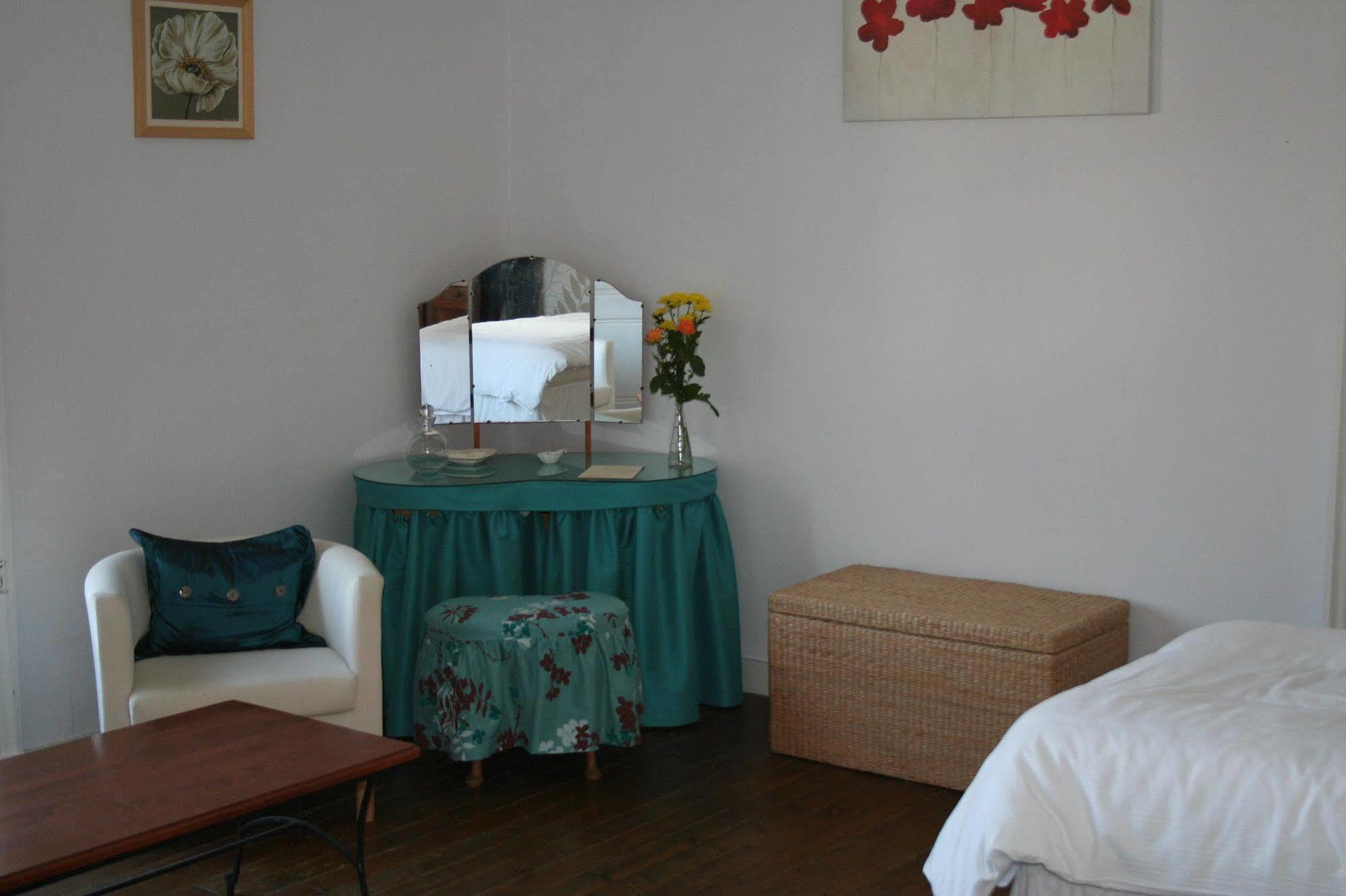 Bed and Breakfast Le Voltaire Airvault Zewnętrze zdjęcie